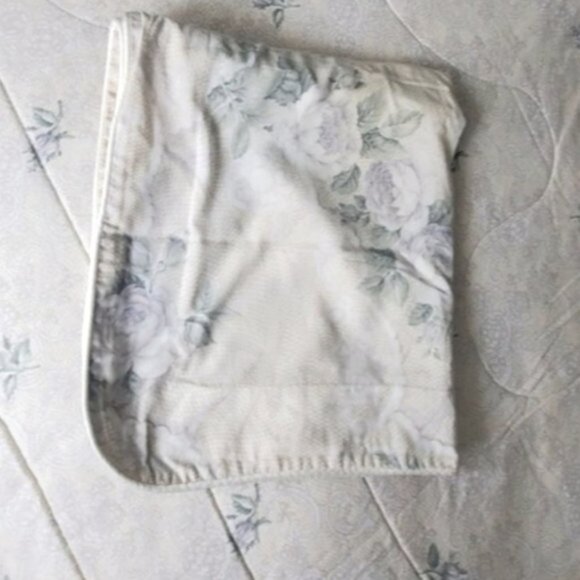 THE BAY Twin Duo Reversible Bed Lightweight Comforter - Picture 10 of 11